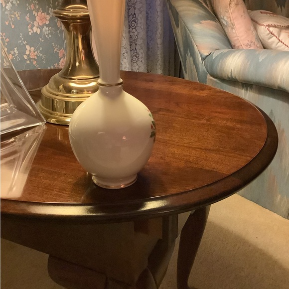 Vintage Lenox China Christmas Holiday 8” Bud Vase 24K Gold Trim Holly Berries. - Picture 5 of 9